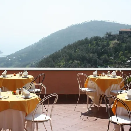 B&B L'antico Borgo 레반토