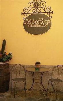 לינה וארוחת בוקר L'antico Borgo 4*